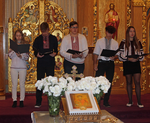 Ukrainian Student group at Holodomor event at St Vladimir Cathedral