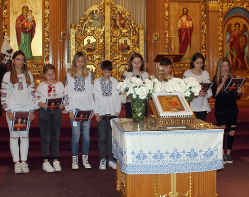 Ukrainian Student group at Holodomor event at St Vladimir Cathedral