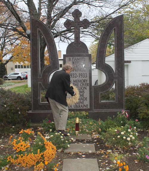 Placing a wreath at the Holdomor Memorial