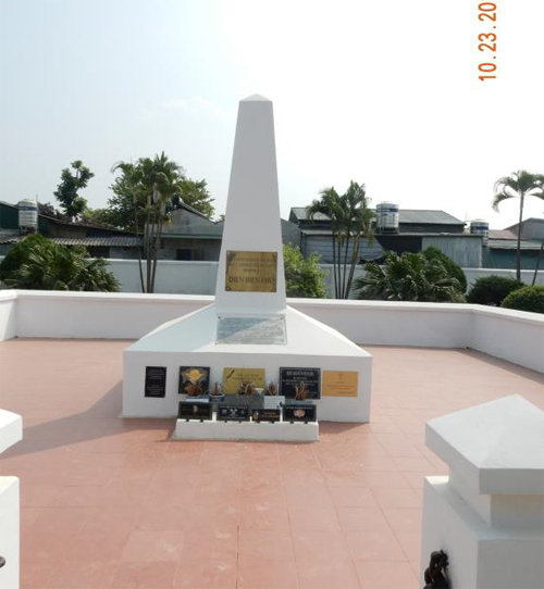 This is a shrine at the battle site dedicated to all the French soldiers who fought and died which included soldiers of German and other backgrounds.  