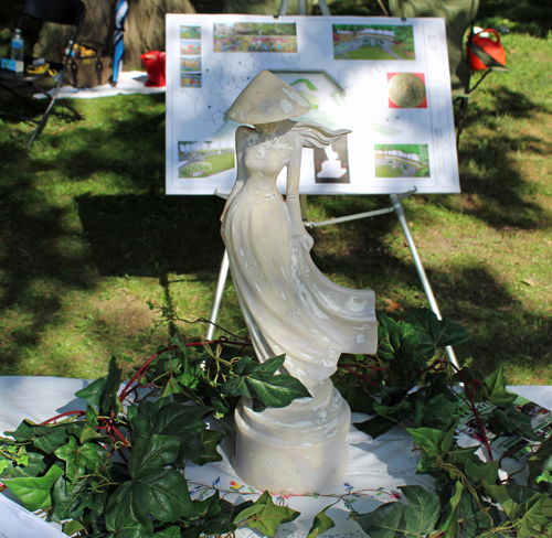 Vietnamese Cultural Garden statue