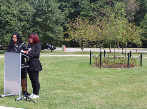 two of Jesse Owens' granddaughters and the Jesse Owens Oak Tree