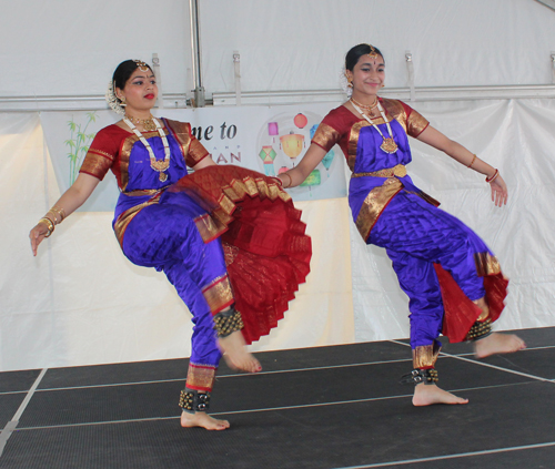 Shri Kalaa Mandir Center dancers