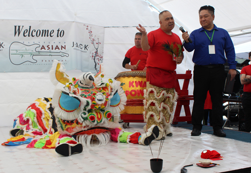 George Kwan explains the ceremony to Wayne Wong