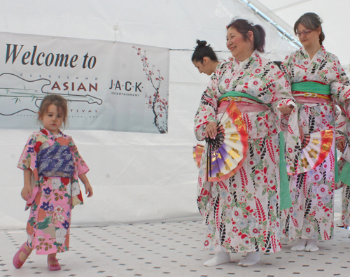 Sho-Jo-Ji Japanese Dancers