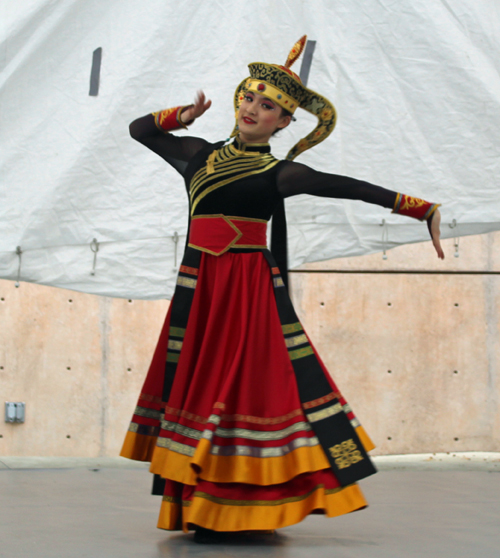 Cleveland Contemporary Chinese Culture Association performer