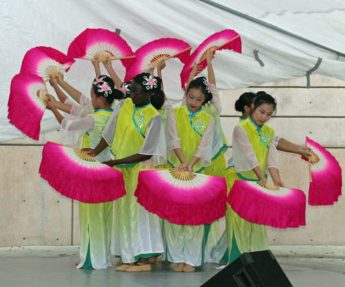 Cleveland Contemporary Chinese Culture Association Fan Dance