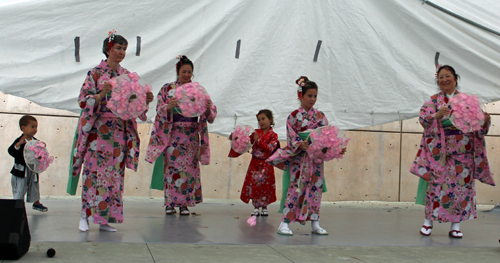 Sho-Jo-Ji Japanese dancers