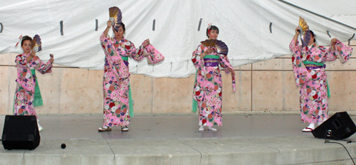 Sho-Jo-Ji Japanese dancers