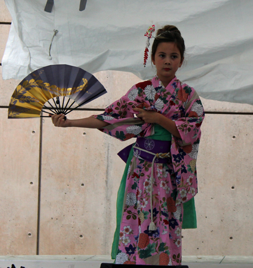 Sho-Jo-Ji Japanese dancers