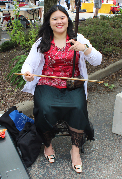 Janice Liu playing erdu