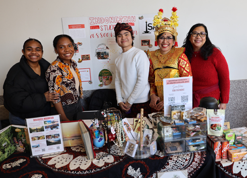 Cleveland Indonesian community table