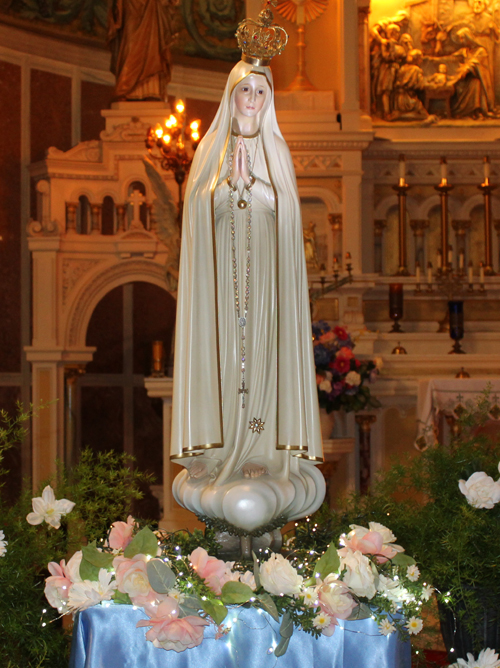 Our Lady of Fatima Statue in St Casimir Church in Cleveland