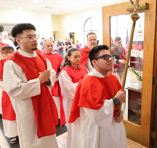 Good Friday Procession begins at La Sagrada Familia