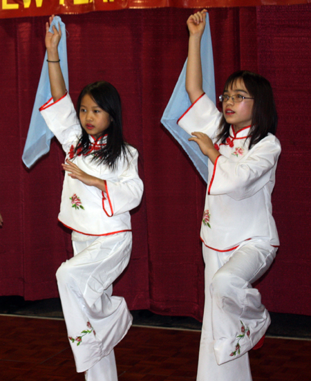 Young girls from Cleveland Contemporary Chinese Culture Association performed a Water dance