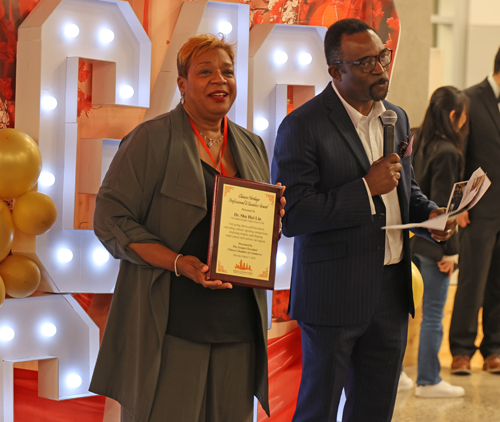 Obie Okuh presenst award to Cleveland Heights teacher representative