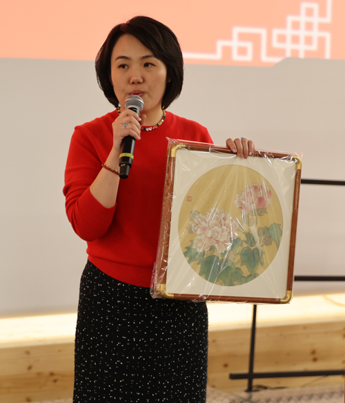 Su He with raffle art