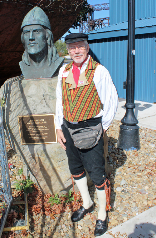 Posing with the bust of Leif Erikson on Leif Erikson Day in Cleveland 2025