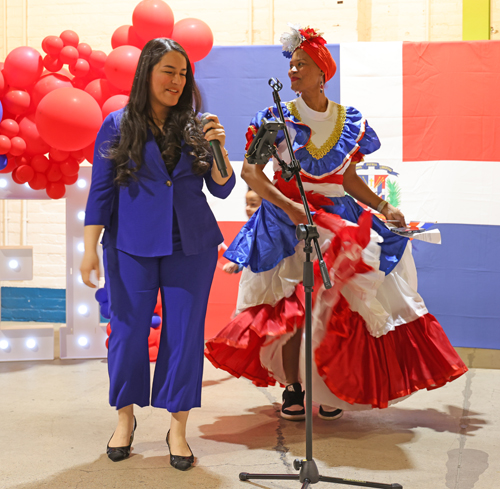Mariangel Murillo and dancers