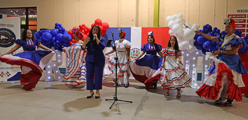 Mariangel Murillo and dancers