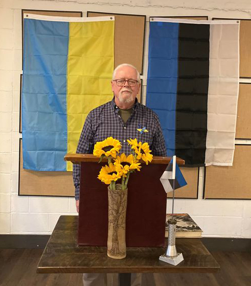 Toomas Tubalkain with flags of Estonia and Ukraine