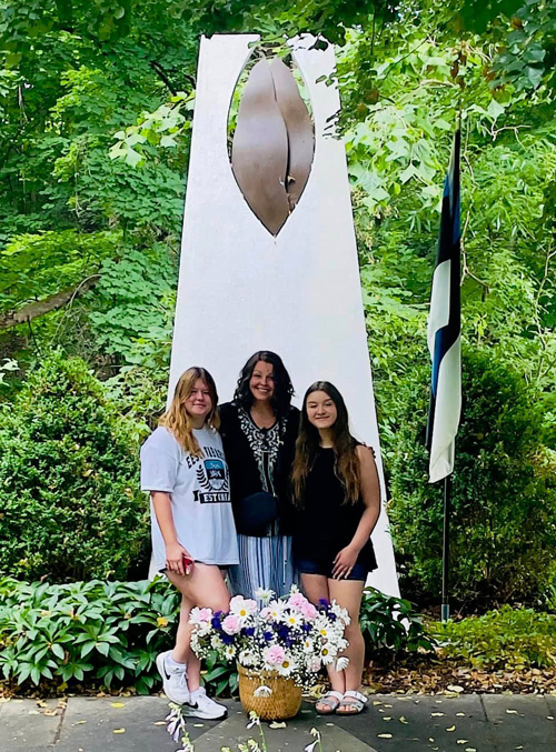 Teevi Champa and daughters