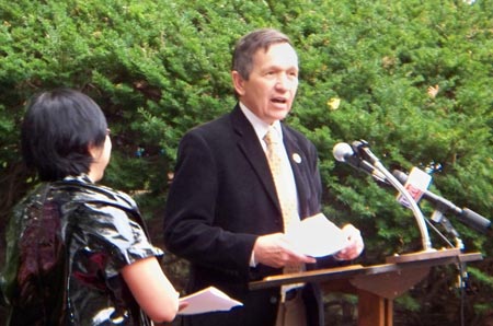 Margaret Wong and Congressman Dennis Kucinich