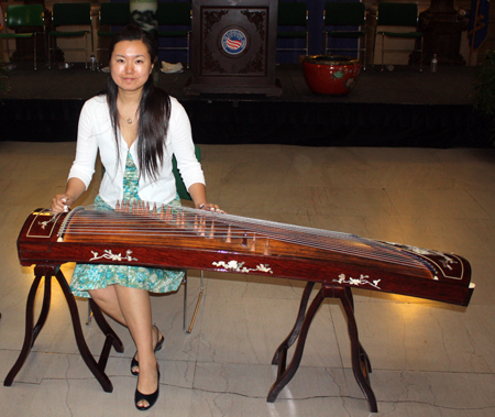 Guzheng player