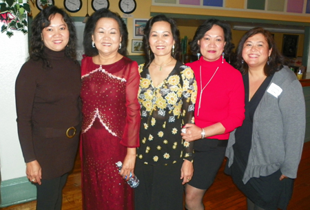 Gia Hoa Ryan with some family members