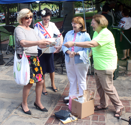 Lucky raffle winner Ingrida Bublys with Mary Hamlin, Anda Cook and Sheila Crawford