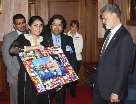 Arooj Ashraf presents a gift from WIN to Mayor Jackson