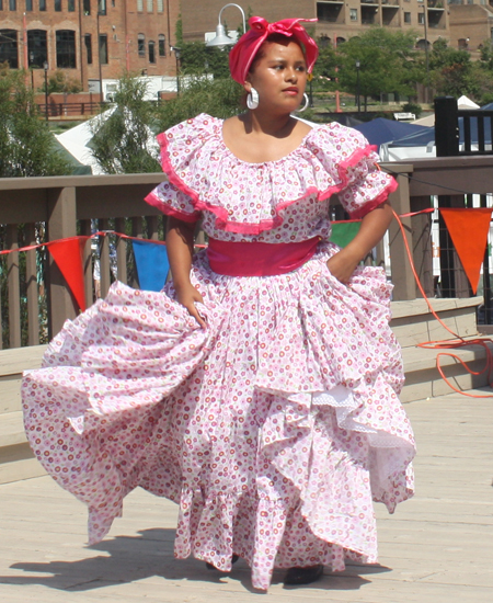 Peruvian community in Cleveland Ohio dancing