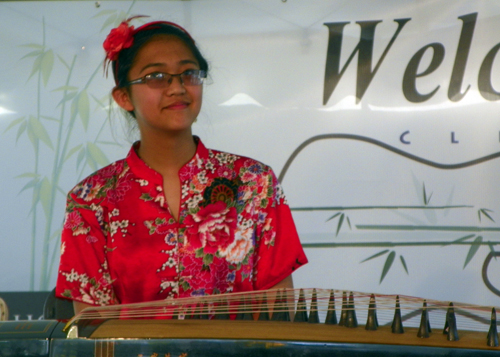 Demi Zhang on guzheng