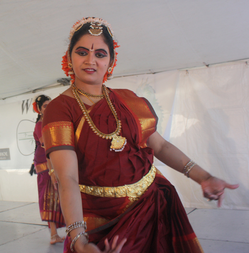 Traditional Kuchipudi Indian dance by Kalyani Veturi