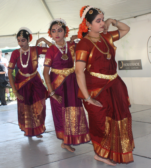 Traditional Kuchipudi Indian dance by Kalyani Veturi