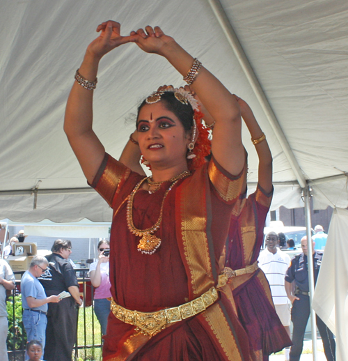 Traditional Kuchipudi Indian dance by Kalyani Veturi