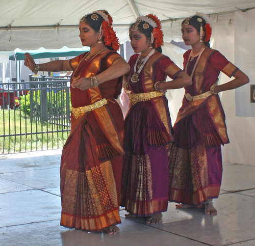Traditional Kuchipudi Indian dance by Kalyani Veturi