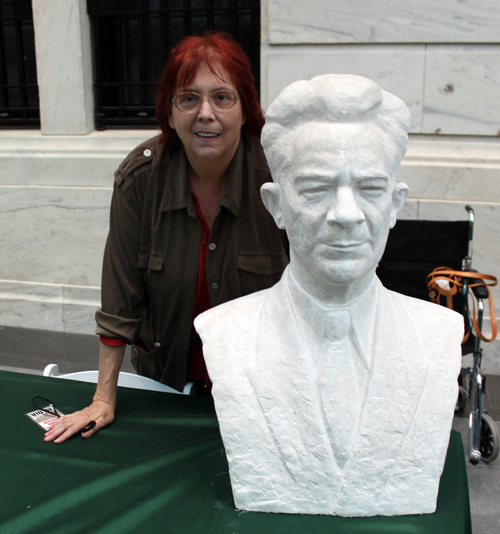 Debbie Hanson with bust of Slovenian writer Ivan Cankar