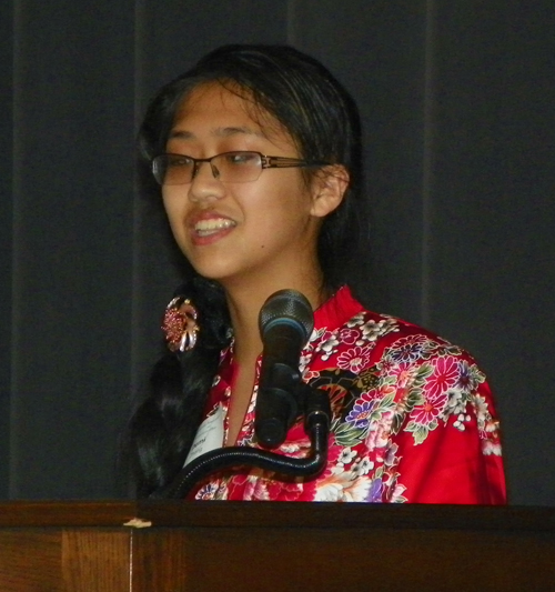 Demi Zhang receiving Princeton Prize in Race Relations