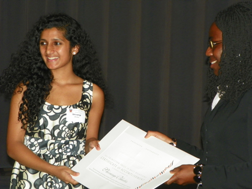 Shivangi  Bhatia receiving Princeton Prize