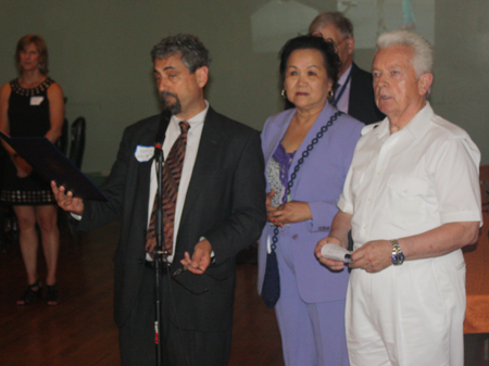 >Marty Gelfand, representative of Congressman Dennis Kucinich with Gia Hoa Ryan and Ken Kovach