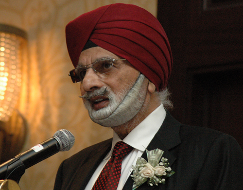 Ratanjit Sondhe giving his acceptance speech