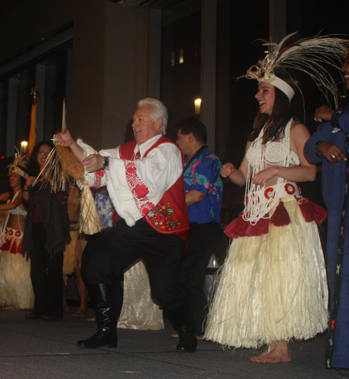 Ken Kovach with Hula Fusion Polynesian Dancers