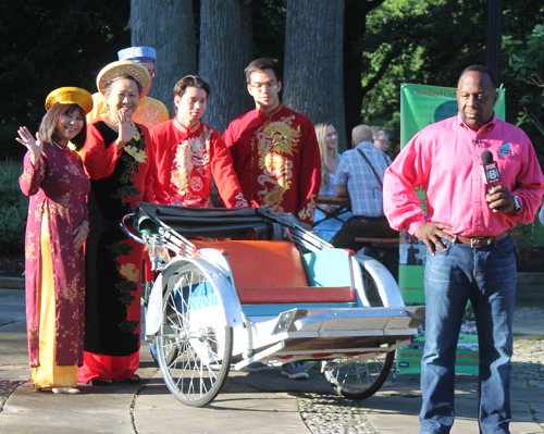 Vietnamese Cultural Garden crew and Kenny Crumpton