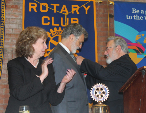 Mayor Frank Jackson receives Rotary award