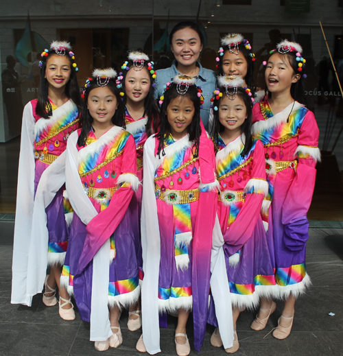 Young Chinese dance students
