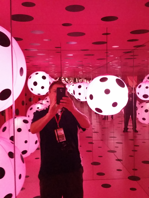 Dan Hanson in Dots Obsession-Love Transformed into Dots Infinity Room