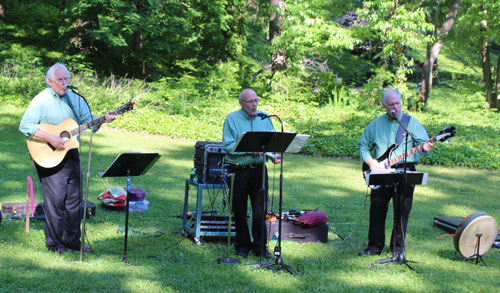 The band No Strangers Here - Pat Hoynes, Larry Bachtel and Bob Crawford