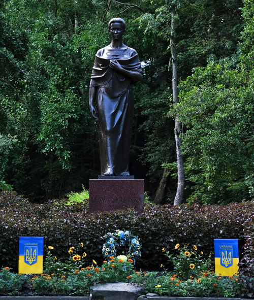 Lesya Ukrainka statue in Ukrainian Cultural Garden on One World Day