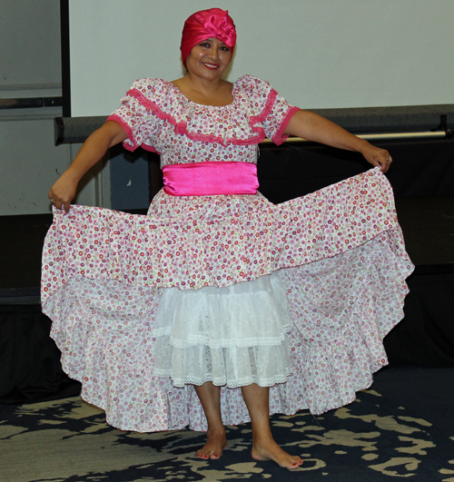Racies Danzaz Del Peru dancer